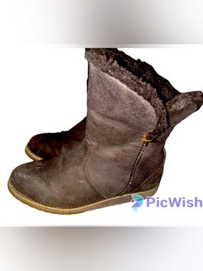 Emu ‘Beach Lo’ Suede & 100% Merino Wool Boots